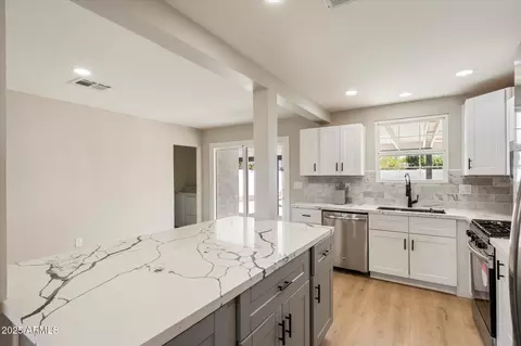 Kitchen - 4307 N 15th Dr, Phoenix, AZ 85015 photo 2 of 3