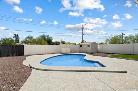 Exterior - 4307 N 15th Dr, Phoenix, AZ 85015 photo 7 of 8