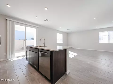 Kitchen - 2647 E Boulder Ave, Apache Junction, AZ 85119 photo 3 of 5