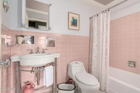 Bath - 3123 E Charleston Ave, Phoenix, AZ 85032 photo 2 of 2