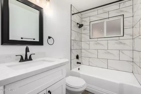 Bath - 5325 N 19th Dr, Phoenix, AZ 85015 photo 3 of 3