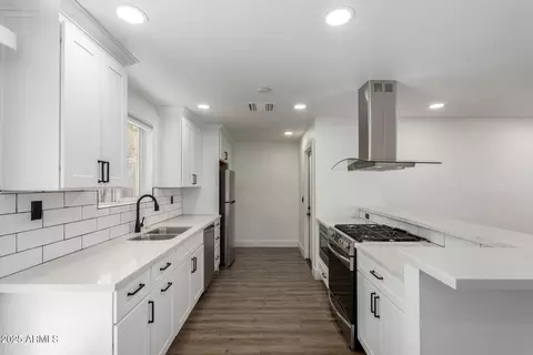 Kitchen - 5325 N 19th Dr, Phoenix, AZ 85015 photo 1 of 4