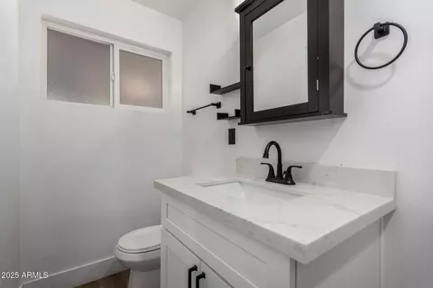 Bath - 5325 N 19th Dr, Phoenix, AZ 85015 photo 2 of 3