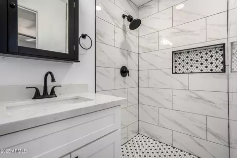 Bath - 5325 N 19th Dr, Phoenix, AZ 85015 photo 1 of 3