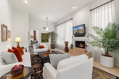 8100 E Camelback Rd #101, Scottsdale, AZ 85251