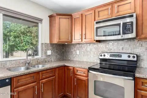 Kitchen - 19002 N 8th Ave, Phoenix, AZ 85027 photo 3 of 4
