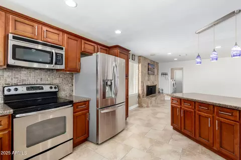 Kitchen - 19002 N 8th Ave, Phoenix, AZ 85027 photo 2 of 4
