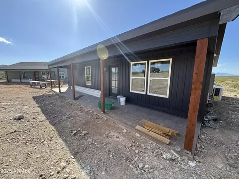 1387 N Saddleback Cir, Tombstone, AZ 85638