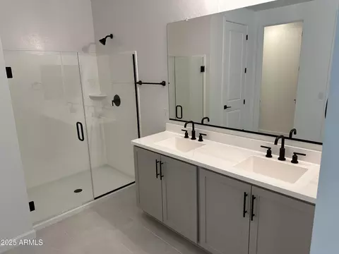 Bath - 2219 W Paso Trl, Phoenix, AZ 85085 photo 3 of 3