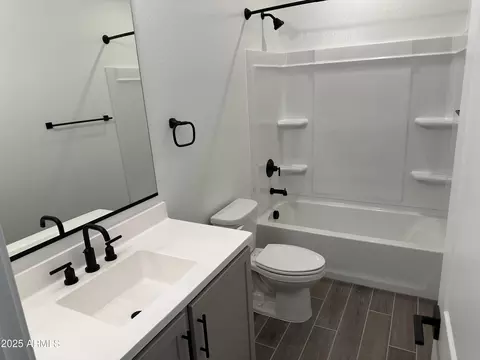 Bath - 2219 W Paso Trl, Phoenix, AZ 85085 photo 2 of 3
