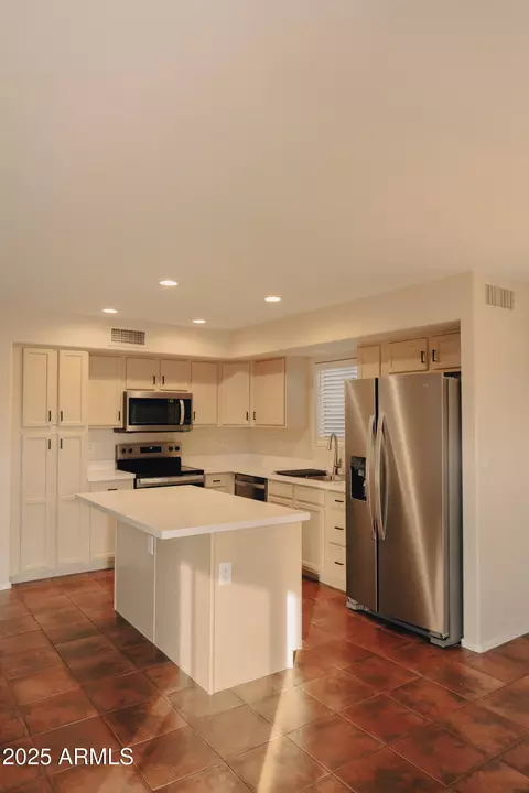 Kitchen - 4705 E Jaeger Rd, Phoenix, AZ 85050 photo 4 of 4