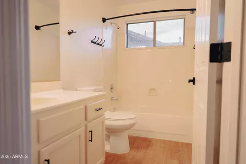 Bath - 4705 E Jaeger Rd, Phoenix, AZ 85050 photo 5 of 5