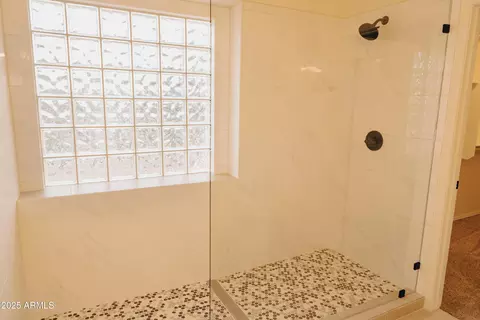 Bath - 4705 E Jaeger Rd, Phoenix, AZ 85050 photo 3 of 5