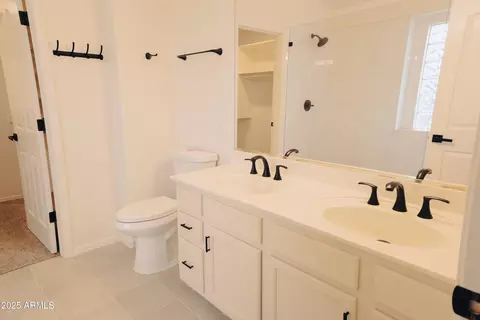 Bath - 4705 E Jaeger Rd, Phoenix, AZ 85050 photo 2 of 5