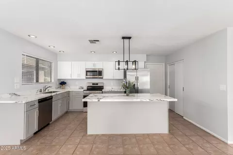 Kitchen - 3021 W Patrick Ln, Phoenix, AZ 85027 photo 3 of 3