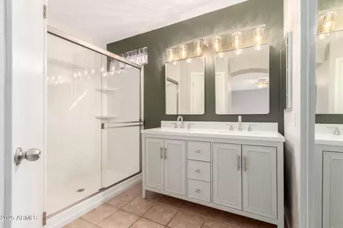 Bath - 3021 W Patrick Ln, Phoenix, AZ 85027 photo 1 of 2