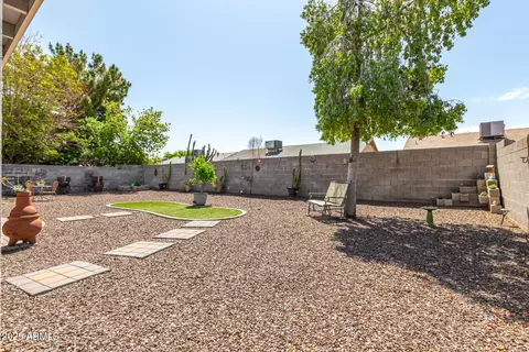 Exterior - 3021 W Patrick Ln, Phoenix, AZ 85027 photo 4 of 7