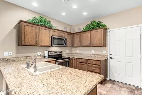 Kitchen - 10960 E Monte Ave #257, Mesa, AZ 85209 photo 3 of 4