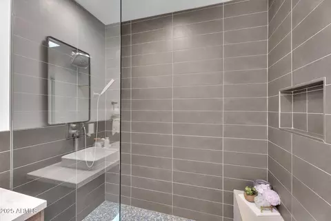 Bath - 4727 E Montecito Ave, Phoenix, AZ 85018 photo 5 of 8