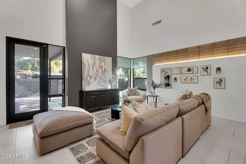 Living - 4727 E Montecito Ave, Phoenix, AZ 85018 photo 4 of 4