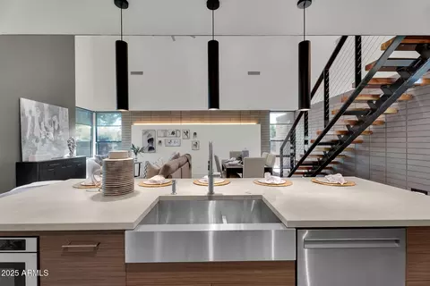 Kitchen - 4727 E Montecito Ave, Phoenix, AZ 85018 photo 5 of 7