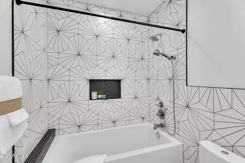 Bath - 4727 E Montecito Ave, Phoenix, AZ 85018 photo 8 of 8