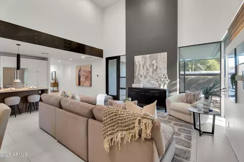 Living - 4727 E Montecito Ave, Phoenix, AZ 85018 photo 3 of 4