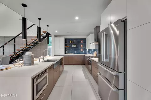 Kitchen - 4727 E Montecito Ave, Phoenix, AZ 85018 photo 3 of 7
