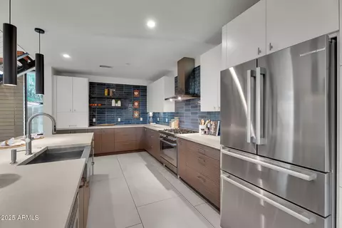 Kitchen - 4727 E Montecito Ave, Phoenix, AZ 85018 photo 4 of 7