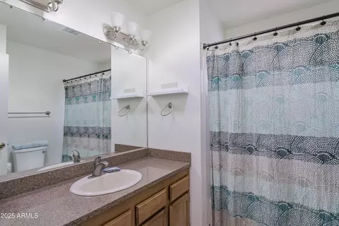 Bath - 441 E Topeka Dr, Phoenix, AZ 85024 photo 3 of 3