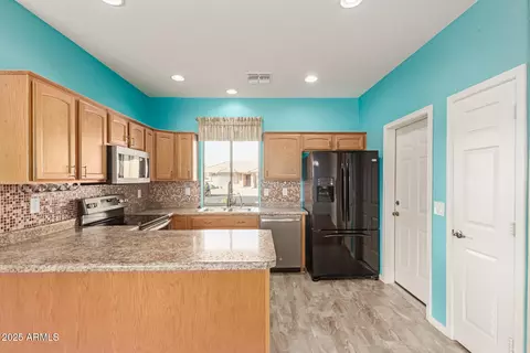 Kitchen - 10825 E Oro Ave, Mesa, AZ 85212 photo 1 of 3