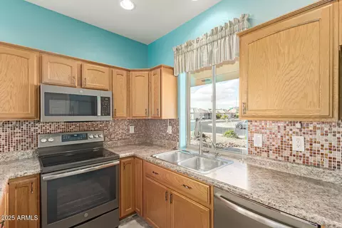 Kitchen - 10825 E Oro Ave, Mesa, AZ 85212 photo 2 of 3