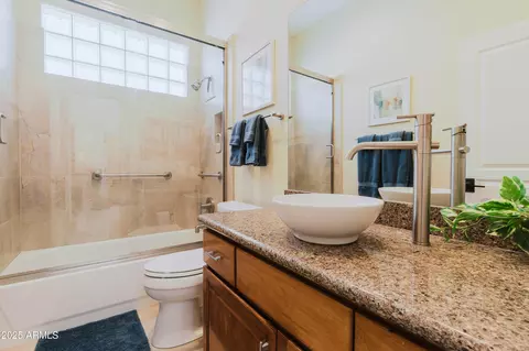 Bath - 719 W Townley Ave, Phoenix, AZ 85021 photo 3 of 4