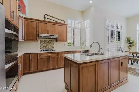 Kitchen - 719 W Townley Ave, Phoenix, AZ 85021 photo 2 of 4