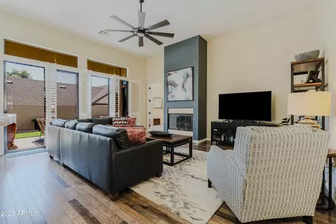 Living - 719 W Townley Ave, Phoenix, AZ 85021 photo 1 of 2