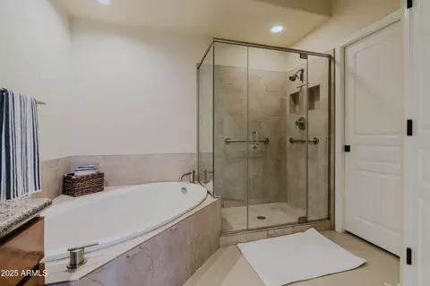 Bath - 719 W Townley Ave, Phoenix, AZ 85021 photo 2 of 4