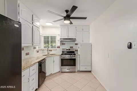 Kitchen - 1702 W Heatherbrae Dr, Phoenix, AZ 85015 photo 1 of 3