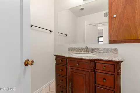 Bath - 1702 W Heatherbrae Dr, Phoenix, AZ 85015 photo 3 of 4