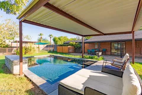 Exterior - 1702 W Heatherbrae Dr, Phoenix, AZ 85015 photo 11 of 15