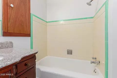 Bath - 1702 W Heatherbrae Dr, Phoenix, AZ 85015 photo 4 of 4