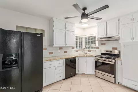 Kitchen - 1702 W Heatherbrae Dr, Phoenix, AZ 85015 photo 2 of 3