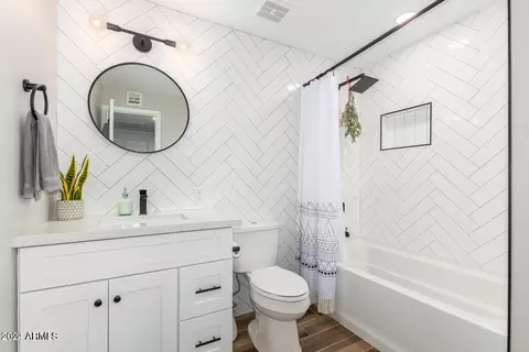 Bath - 3502 E Janice Way, Phoenix, AZ 85032 photo 2 of 2