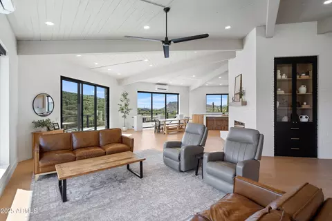 43024 N 24th St, New River, AZ 85087