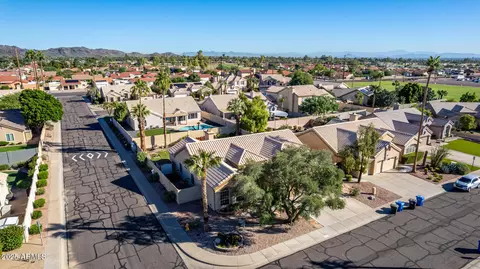 View/Area - 4026 E Summerhaven Dr, Phoenix, AZ 85044 photo 6 of 19