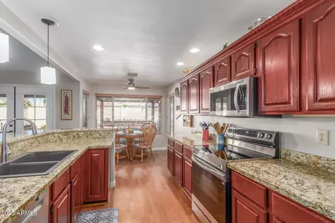 Kitchen - 4026 E Summerhaven Dr, Phoenix, AZ 85044 photo 3 of 4
