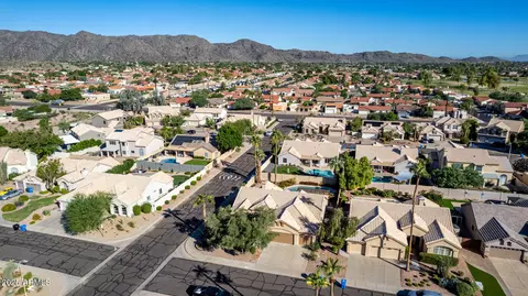 View/Area - 4026 E Summerhaven Dr, Phoenix, AZ 85044 photo 13 of 19