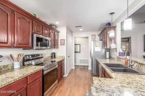 Kitchen - 4026 E Summerhaven Dr, Phoenix, AZ 85044 photo 1 of 4