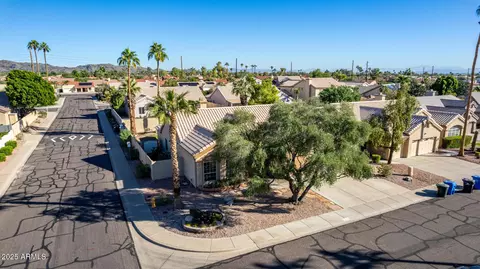 View/Area - 4026 E Summerhaven Dr, Phoenix, AZ 85044 photo 3 of 19