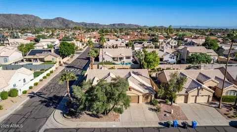 View/Area - 4026 E Summerhaven Dr, Phoenix, AZ 85044 photo 7 of 19