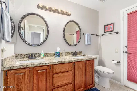 Bath - 4026 E Summerhaven Dr, Phoenix, AZ 85044 photo 4 of 4